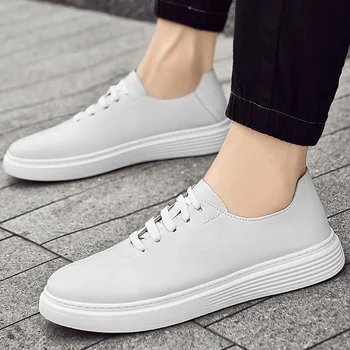 Новые мужские белые кроссовки, трендовая повседневная обувь больших размеров с круглым носком, однотонные удобные нескользящие лоферы Sapatos Casuais