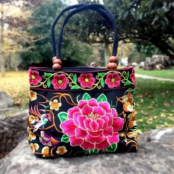 Осенью 2022 года новая женская ручная сумка из холста в этническом стиле с цветочной вышивкой
